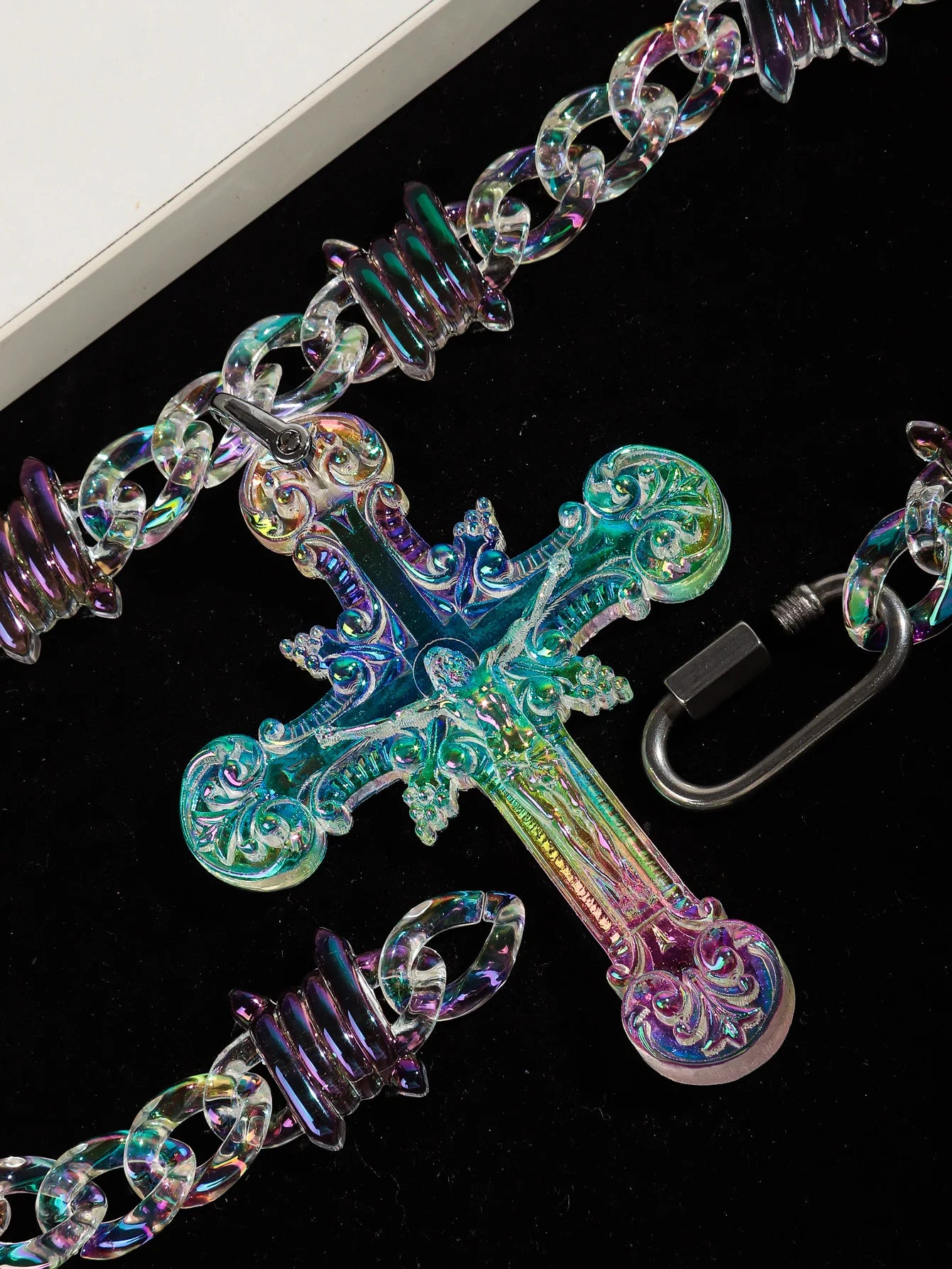 Iridescent Clear Big Jesus Christ Cross Acrylic Pendant Necklace for Women Men Hiphop Barbed Wire Chain Necklace Jewelry Gift
